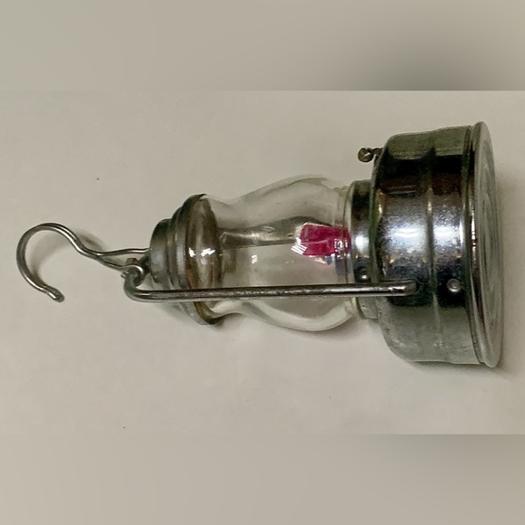 Mid Century Vintage Patented Metal Battery Operated Japanese Skater's Lamp - Picture 5 of 16